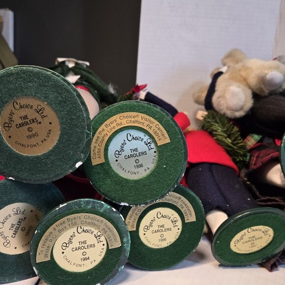 A unique collection of 12 Vintage BYERS CHOICE Ltd. Christmas Carolers - Picture 11 of 11